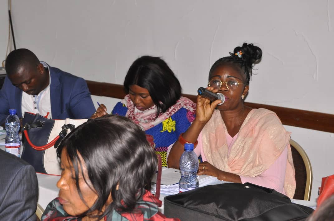 Rachel MINANGA representing the Farmers' Organizations of Kwilu, Kwango and Mai-Ndombe (FOPAKKM) contributing to the discussions. Photo© Pacifique MUKUBITO/CONAREF